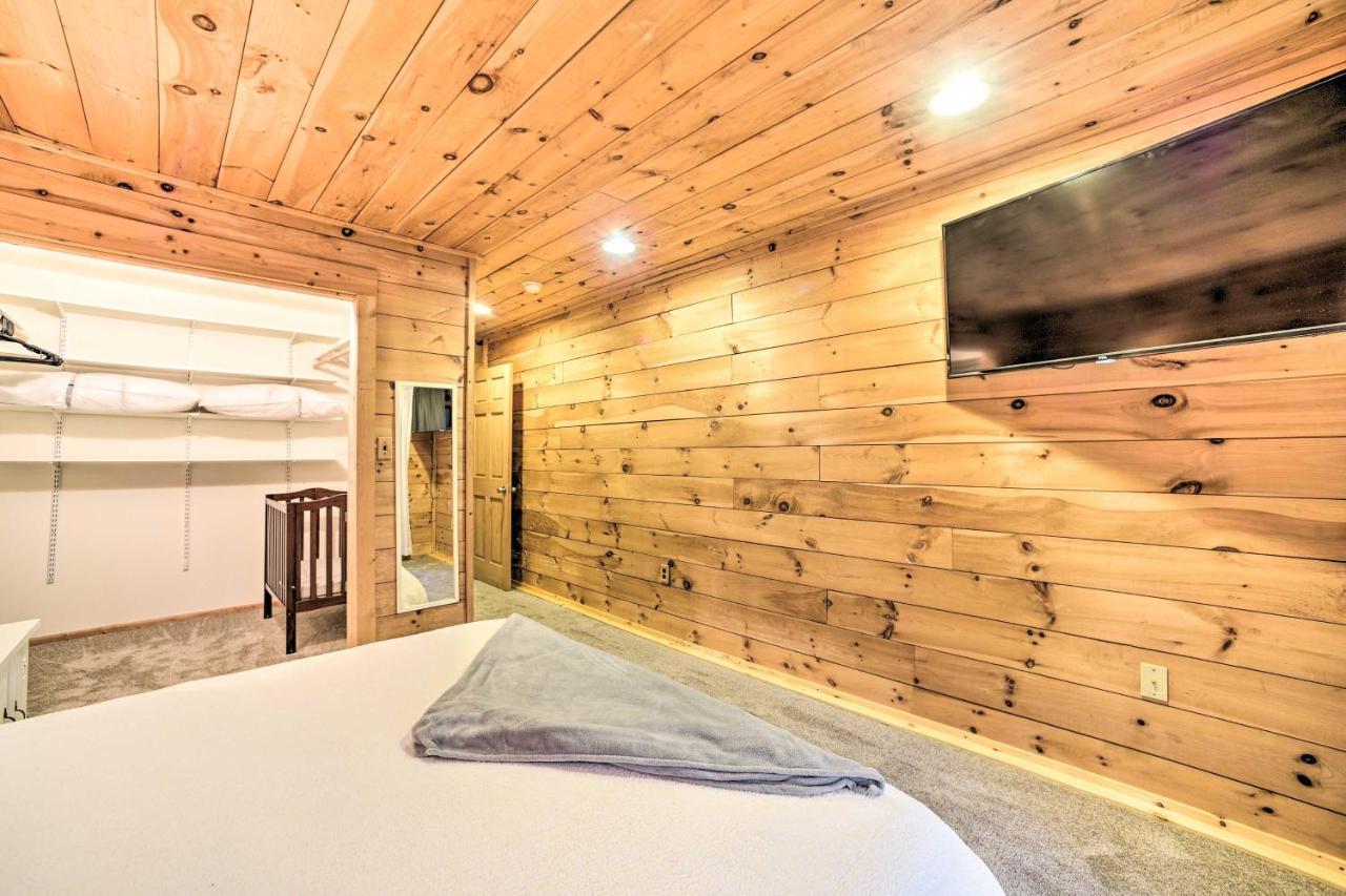Spacious Cabin With Decks Near Saratoga Springs Middle Grove Buitenkant foto