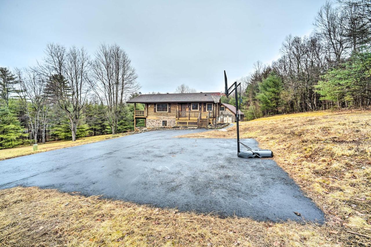 Spacious Cabin With Decks Near Saratoga Springs Middle Grove Buitenkant foto