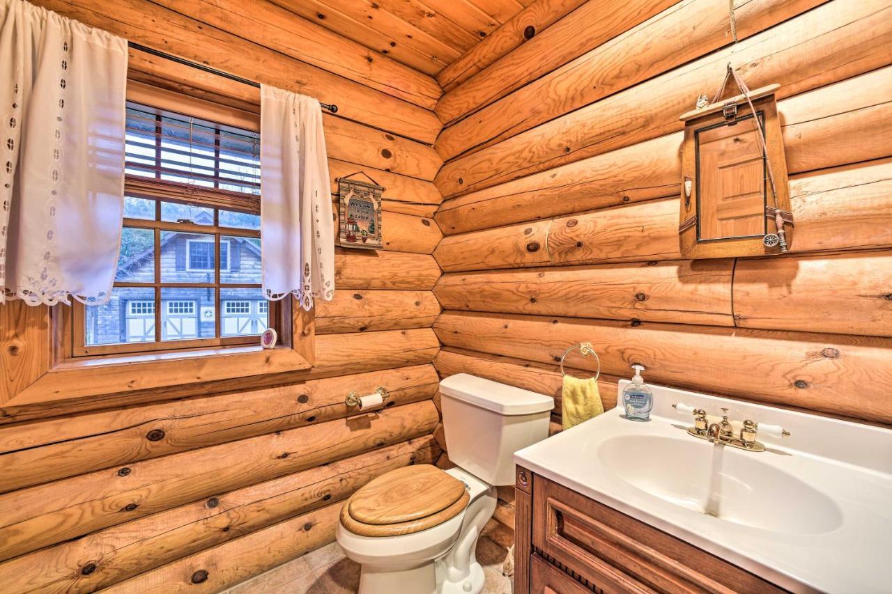 Spacious Cabin With Decks Near Saratoga Springs Middle Grove Buitenkant foto