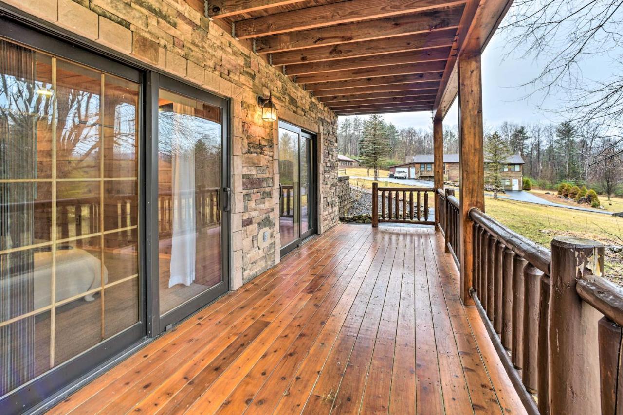 Spacious Cabin With Decks Near Saratoga Springs Middle Grove Buitenkant foto